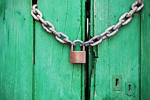 Cuba opreşte transportul public, închide marile magazine